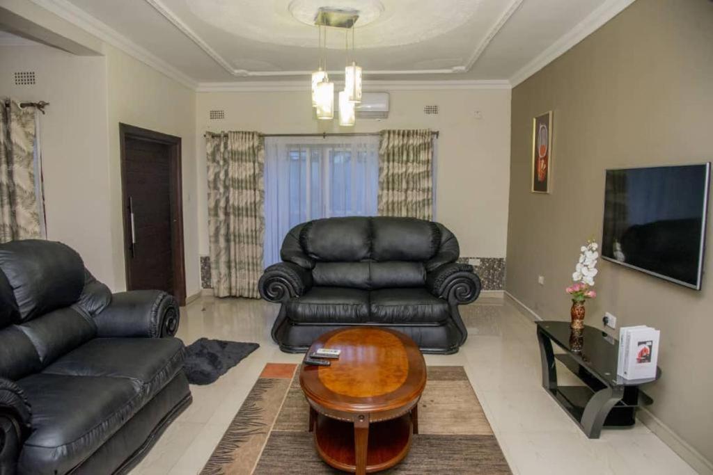 Royal Villa Suites Lusaka Esterno foto